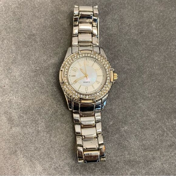 QUARTZ stainless steel round face crystal rhinestone trim watch - Picture 2 of 6
